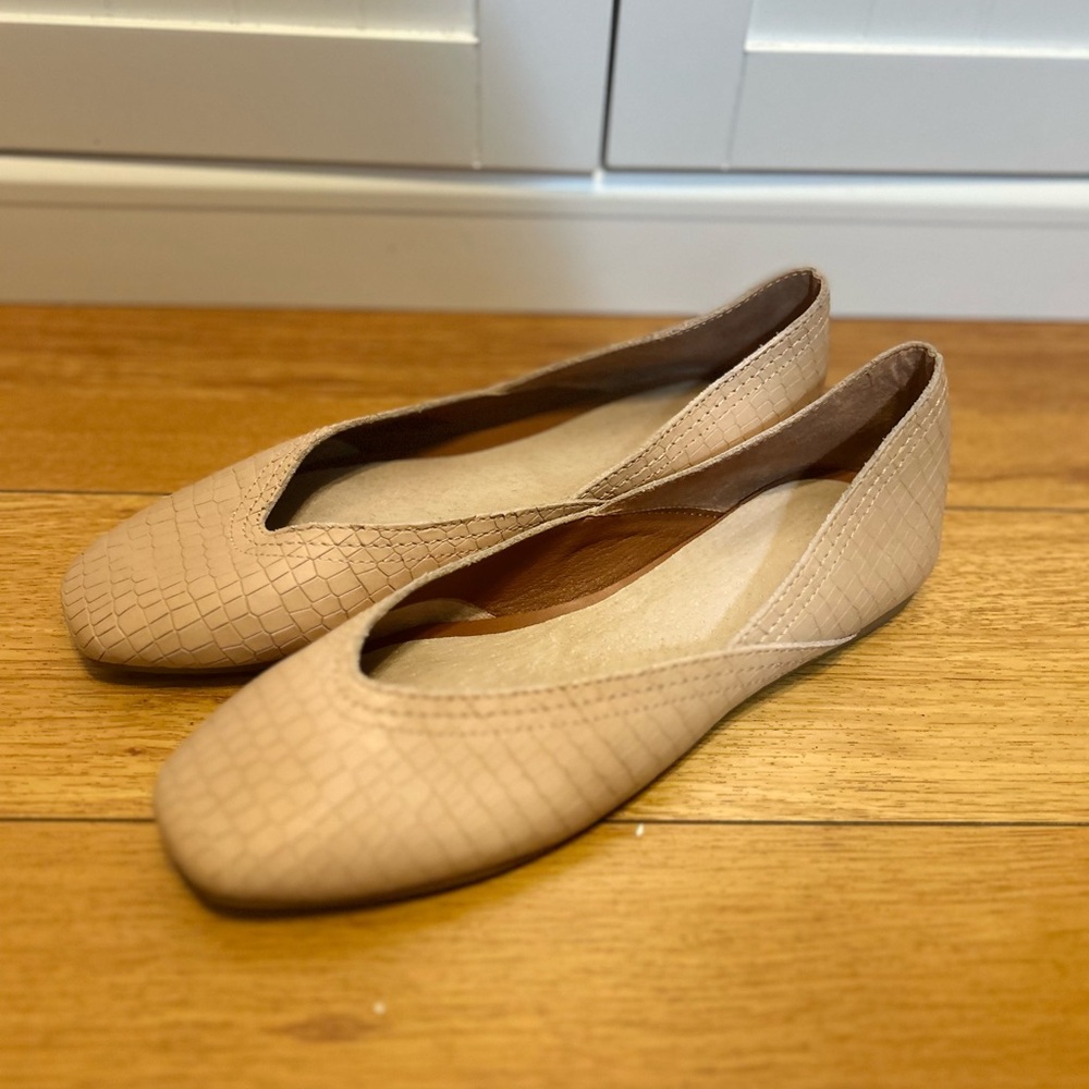 Alba Tan Flats Minimalist Design Comfort